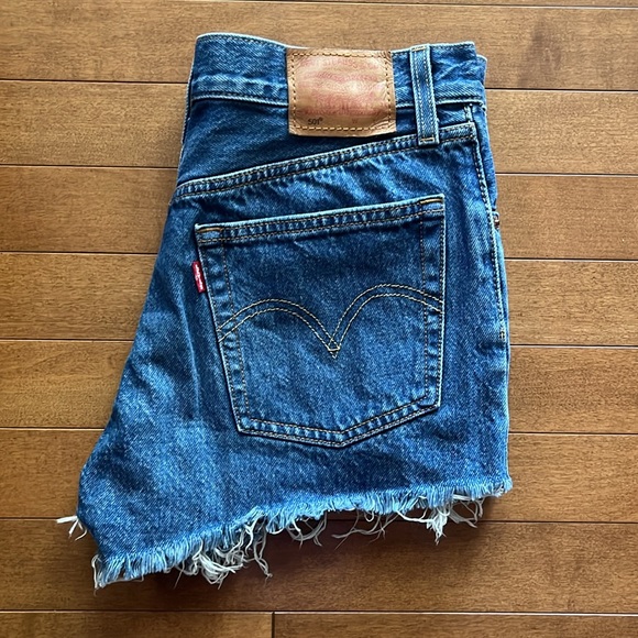 Levi’s 501 Shorts - Picture 4 of 5